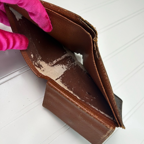 Louis Vuitton Multiple Pocket Wallet - Picture 13 of 16